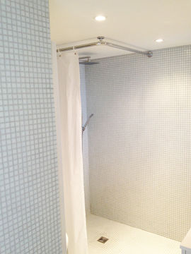 Douche à l’italienne entièrement carrelée